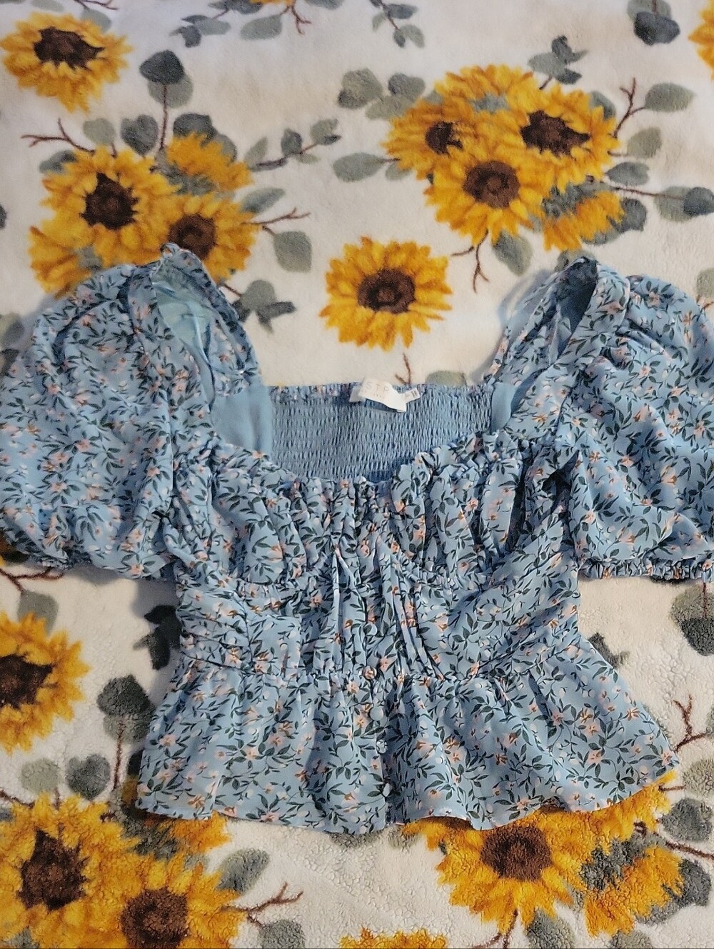 Astr Smocked Puff-Sleeve Floral Crop Top in Light Blue